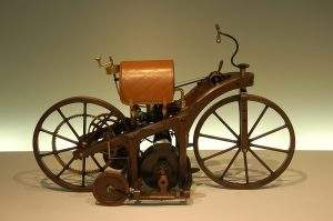 Primera-mot-Daimler_Reitwagen